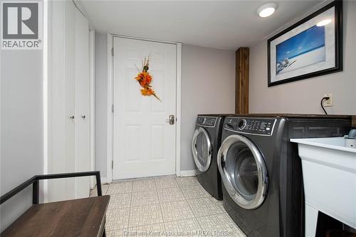 39 Chippewa Drive, Chatham, ON - Indoor Photo Showing Laundry Room