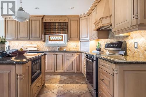 1729 Riverbend Court, Mississauga, ON - Indoor Photo Showing Kitchen