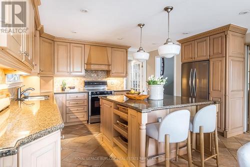1729 Riverbend Court, Mississauga, ON - Indoor Photo Showing Kitchen With Upgraded Kitchen
