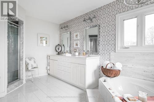 1729 Riverbend Court, Mississauga, ON - Indoor Photo Showing Bathroom