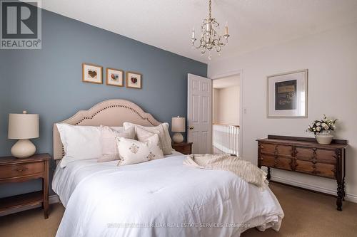 1729 Riverbend Court, Mississauga, ON - Indoor Photo Showing Bedroom