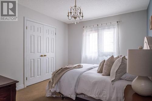 1729 Riverbend Court, Mississauga, ON - Indoor Photo Showing Bedroom