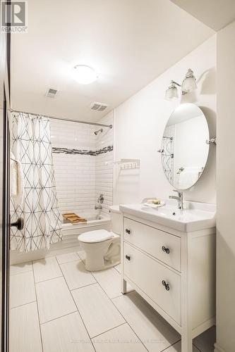 1729 Riverbend Court, Mississauga, ON - Indoor Photo Showing Bathroom