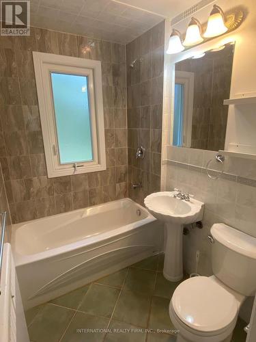 Main floor bathroom - 2143 Grange Drive, Mississauga, ON - Indoor Photo Showing Bathroom
