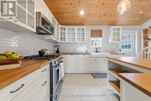 696 Lakeshore Road, Fort Erie (Lakeshore), ON - Indoor Photo Showing Kitchen With Upgraded Kitchen