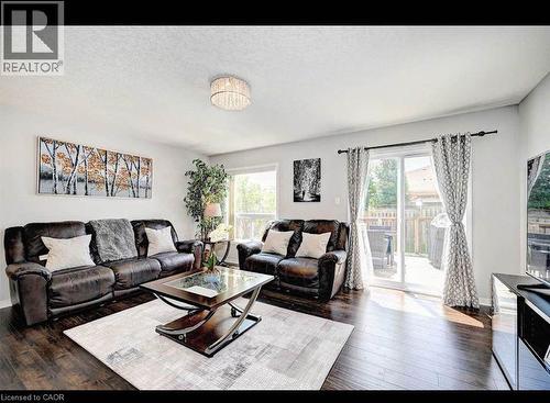 130 Upper Mercer Street, Kitchener, ON - Indoor Photo Showing Living Room