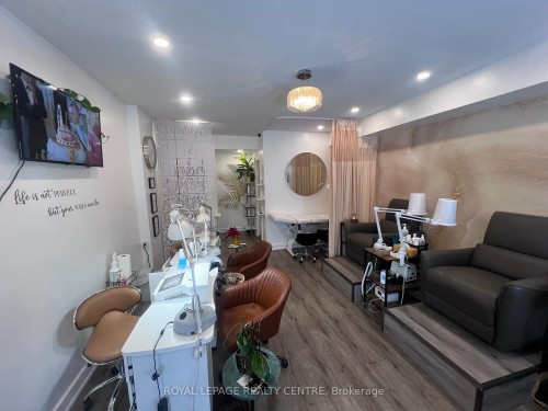 745 Lakeshore Road E, Mississauga, ON 