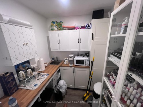745 Lakeshore Road E, Mississauga, ON 