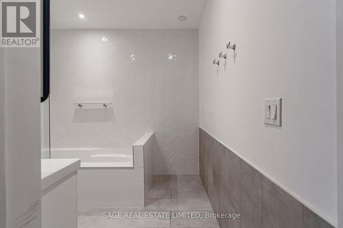 811 - 60 Bathurst Street, Toronto, ON - Indoor