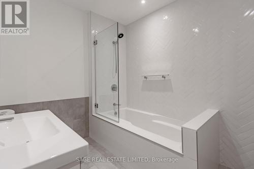 811 - 60 Bathurst Street, Toronto, ON - Indoor Photo Showing Bathroom