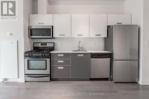 811 - 60 Bathurst Street, Toronto, ON - Indoor Photo Showing Kitchen