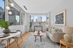 707-555 Yonge Street Toronto, ON M4Y 3A6
