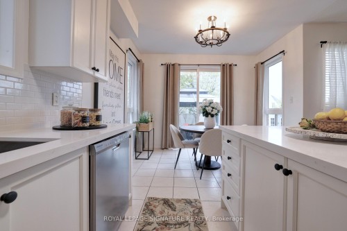 798 Spinning Wheel Crescent, Mississauga, ON - Indoor Photo Showing Kitchen