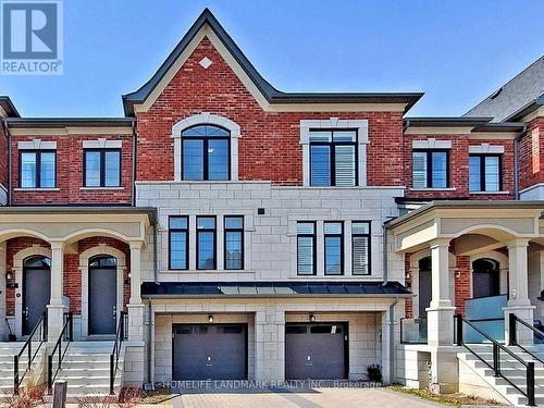 17 DUNCOMBE LANE  Richmond Hill, ON L4C 1C2