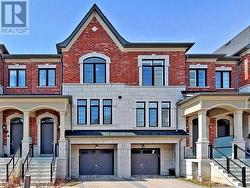 17 DUNCOMBE LANE Richmond Hill, ON L4C 1C2