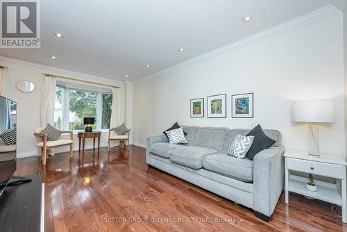 1603 Dewberry Crescent, Mississauga, ON - Indoor Photo Showing Living Room