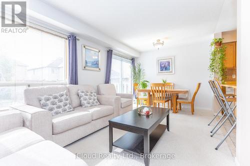 3842 Ridgepoint Way, Mississauga, ON - Indoor Photo Showing Living Room