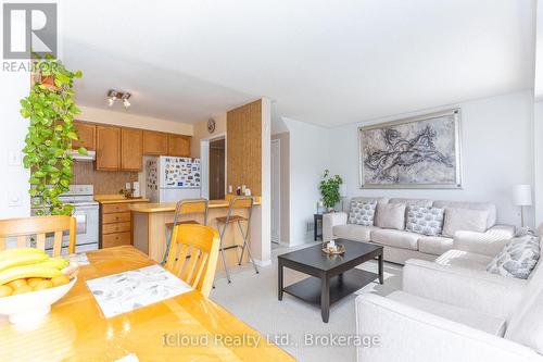 3842 Ridgepoint Way, Mississauga, ON - Indoor Photo Showing Living Room