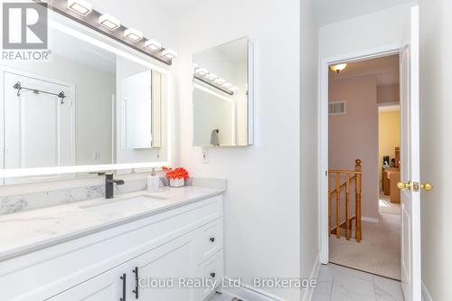 3842 Ridgepoint Way, Mississauga, ON - Indoor Photo Showing Bathroom