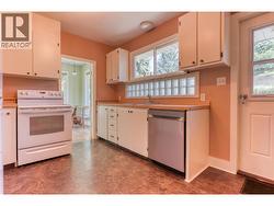 Main kitchen - 