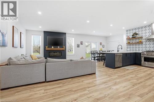 104 Neva Road, Ridgeway, ON - Indoor Photo Showing Living Room