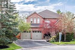 1729 RIVERBEND Court  Mississauga, ON L5M 5J1