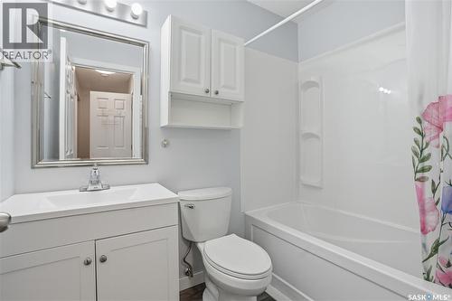 303 208 Saskatchewan Crescent E, Saskatoon, SK - Indoor Photo Showing Bathroom