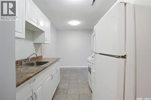 303 208 Saskatchewan Crescent E, Saskatoon, SK - Indoor Photo Showing Kitchen