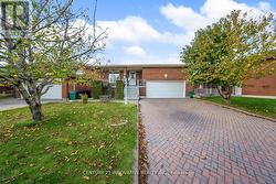 816 WILLOWBANK TRAIL  Mississauga, ON L4W 3M2