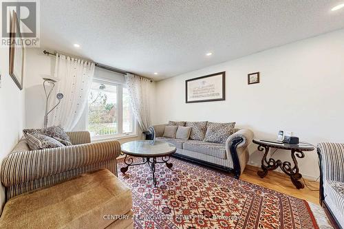 816 Willowbank Trail, Mississauga, ON - Indoor Photo Showing Living Room