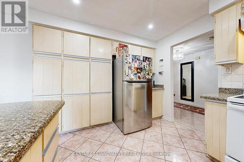 816 Willowbank Trail, Mississauga, ON - Indoor Photo Showing Kitchen