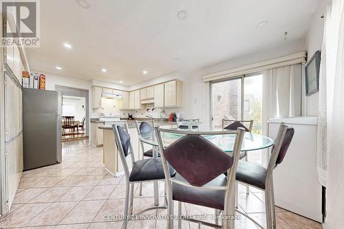 816 Willowbank Trail, Mississauga, ON - Indoor Photo Showing Dining Room