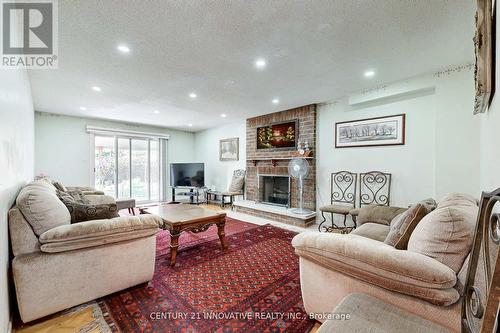 816 Willowbank Trail, Mississauga, ON - Indoor Photo Showing Living Room With Fireplace