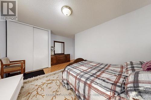 816 Willowbank Trail, Mississauga, ON - Indoor Photo Showing Bedroom
