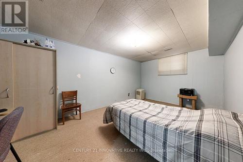 816 Willowbank Trail, Mississauga, ON - Indoor Photo Showing Bedroom
