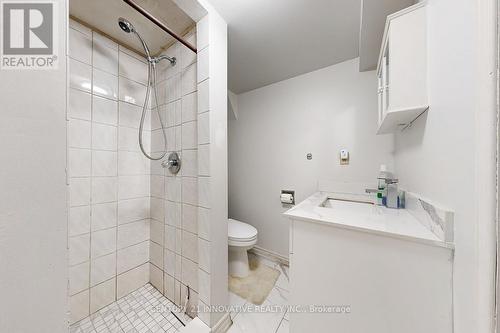 816 Willowbank Trail, Mississauga, ON - Indoor Photo Showing Bathroom