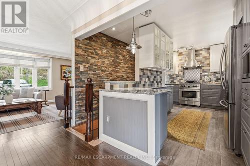 5258 Cedar Springs Road, Burlington, ON - Indoor Photo Showing Kitchen With Upgraded Kitchen