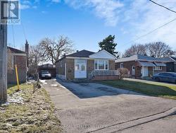 8 LOMBARDY CRESCENT Toronto, ON M1K 4N8