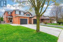 394 MAIDSTONE CRESCENT Oakville, ON L6M 1A1