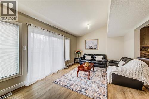 330 Dearborn Boulevard Unit# 7, Waterloo, ON - Indoor Photo Showing Living Room