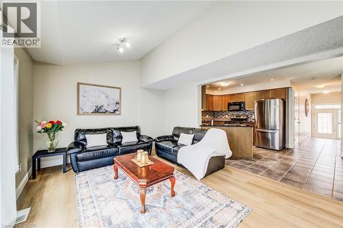 330 Dearborn Boulevard Unit# 7, Waterloo, ON - Indoor Photo Showing Living Room