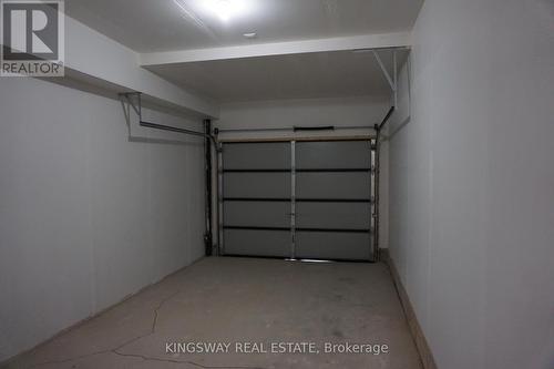 122 Everett Common, St. Catharines, ON - Indoor Photo Showing Garage