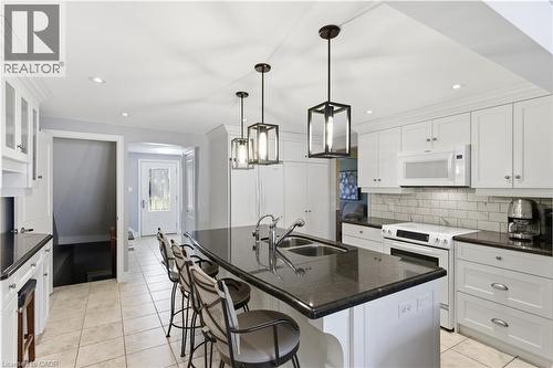 125 Covington Crescent, Kitchener, ON - Indoor Photo Showing Kitchen With Double Sink With Upgraded Kitchen