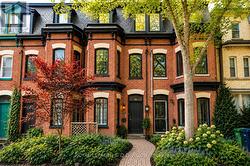69 SULLIVAN STREET Toronto, ON M5T 1C2