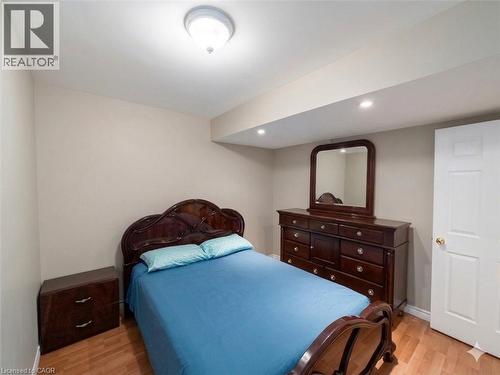 2 Pineridge Drive, Hamilton, ON - Indoor Photo Showing Bedroom
