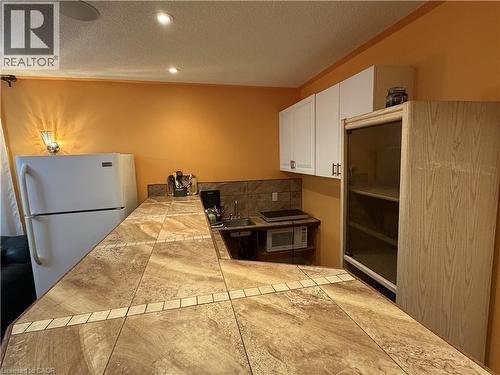 2 Pineridge Drive, Hamilton, ON - Indoor Photo Showing Kitchen