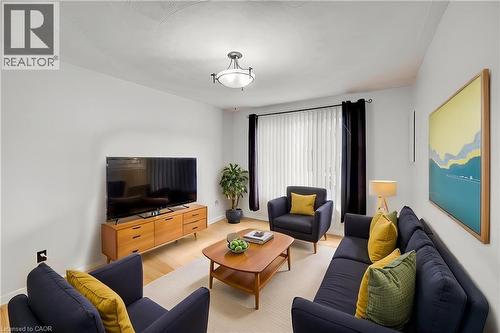 43 Middleton Street, Cambridge, ON - Indoor Photo Showing Living Room