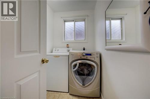 43 Middleton Street, Cambridge, ON - Indoor Photo Showing Laundry Room