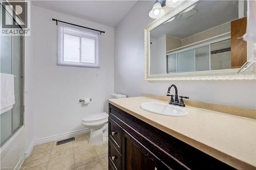 43 Middleton Street, Cambridge, ON - Indoor Photo Showing Bathroom