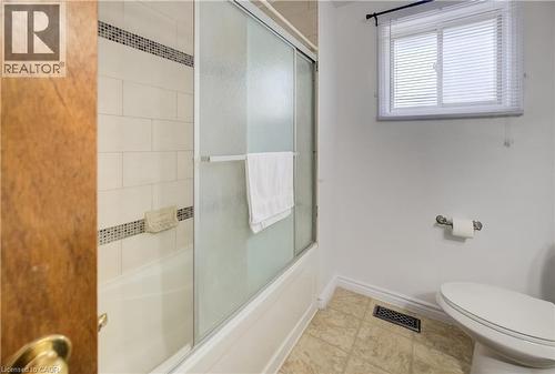 43 Middleton Street, Cambridge, ON - Indoor Photo Showing Bathroom